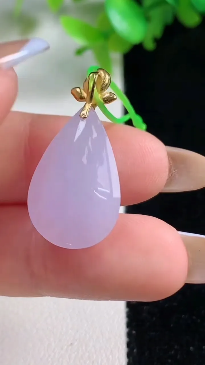 天然A货翡翠18K金紫罗兰水滴吊坠，尺寸20.8-13.6-8.5，重量:3.84g
10月29日