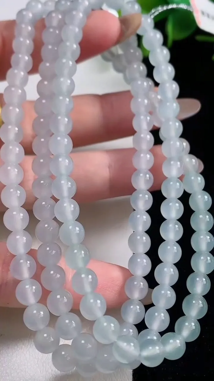 天然A货翡翠种白冰圆珠项链，尺寸5.8-118颗，重量:44.51g10月29日
工厂直销收藏佳品,种好水足，色泽均匀，有种有色，上手高大气！