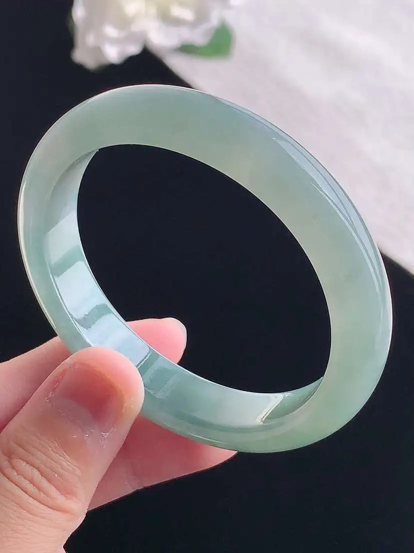 a货翡翠老坑冰种晴底贵妃手镯54-55圈口  尺寸54×48.5×12×7.4mm 重量45.00g
