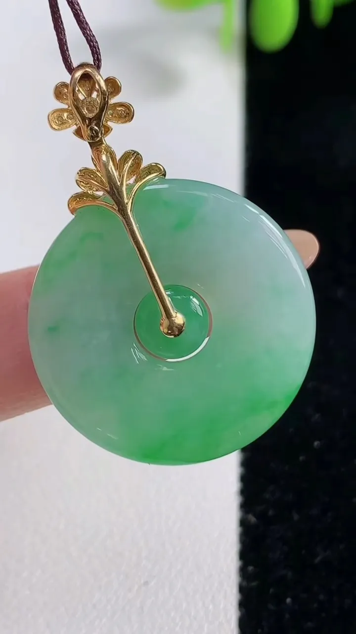 天然A货翡翠母子平安环吊坠，尺寸25.8-5，重量:7.20g
10月29日