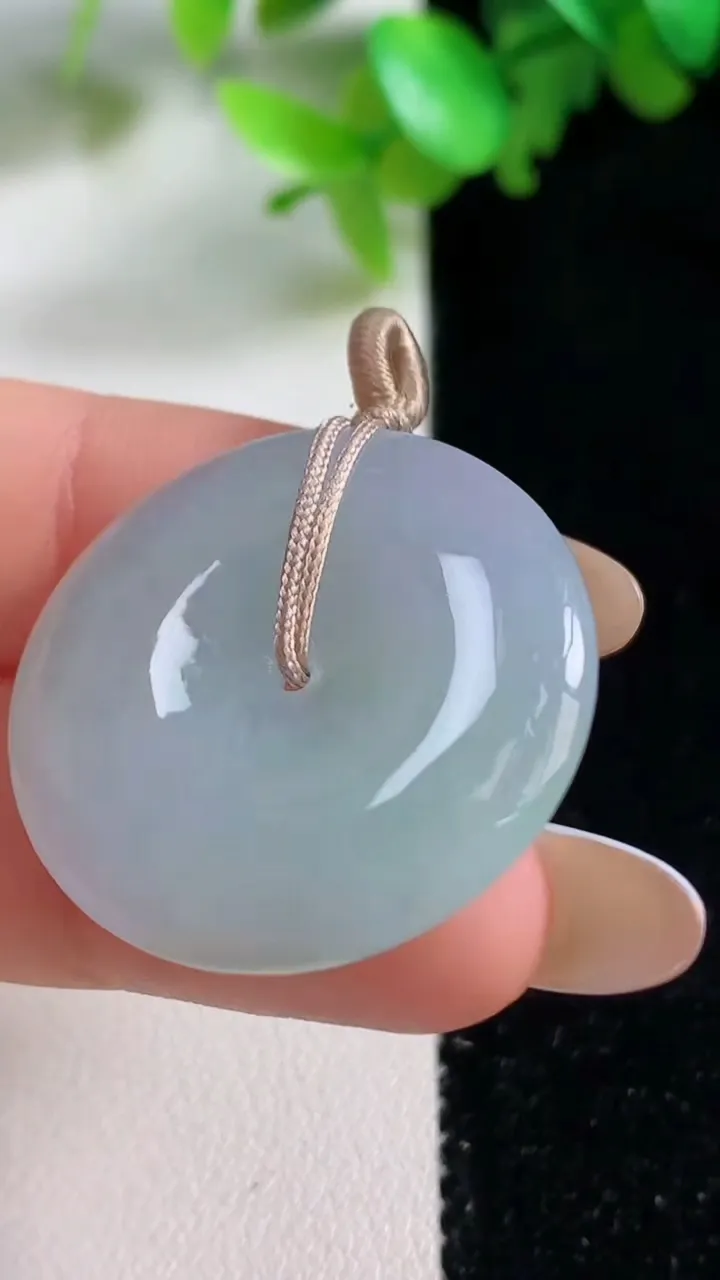 天然A货翡翠平安扣吊坠，尺寸28.7-5.4，重量:10.07g
10月29日