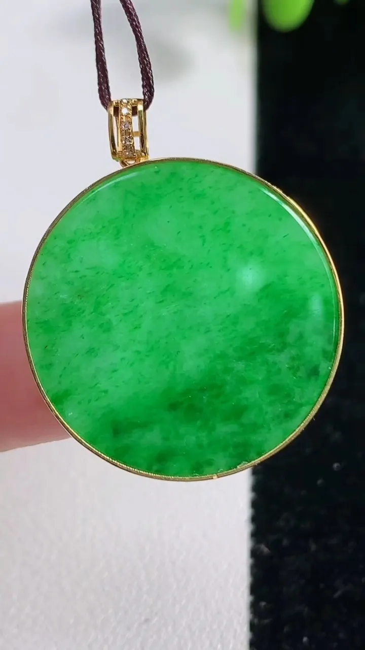 天然A货翡翠无事牌吊坠，尺寸27-2，重量:4.67g
10月29日