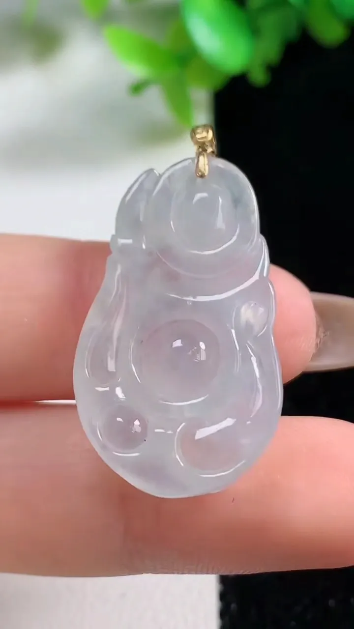 天然A货翡翠种白冰布袋佛吊坠，尺寸29.7-17.6-5.8，重量:5.21g
10月29日