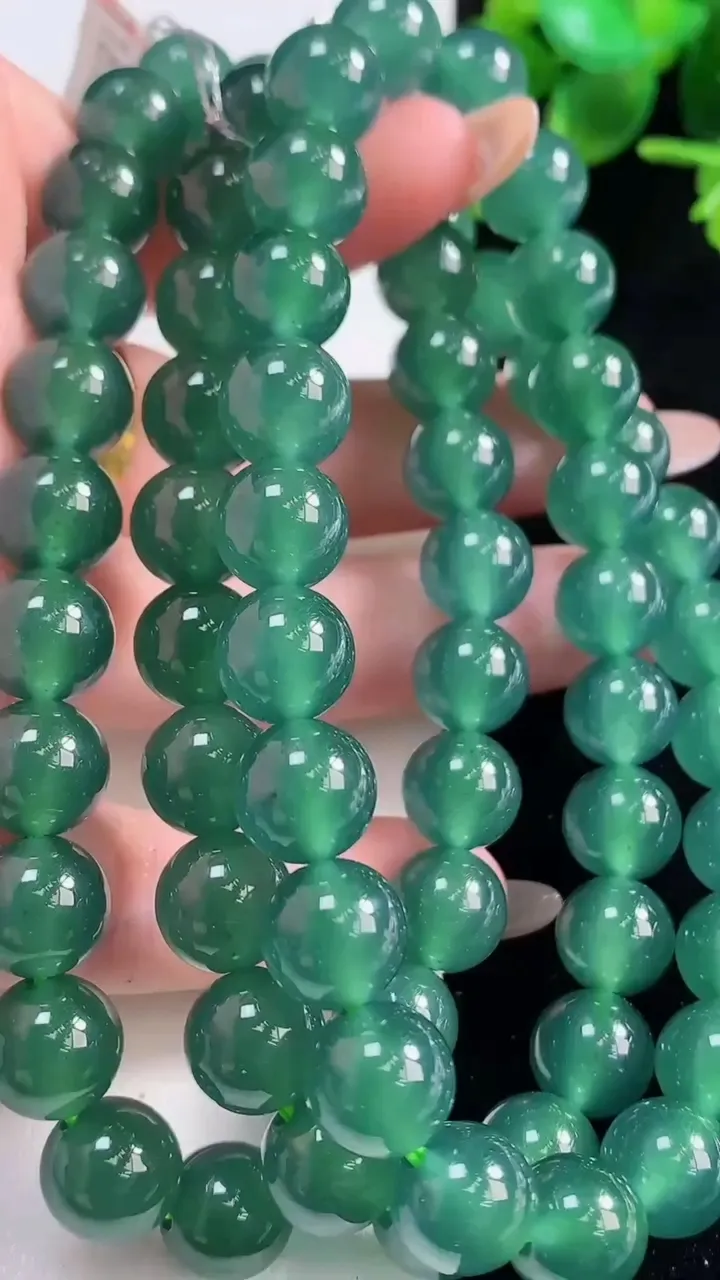 天然A货翡翠圆珠项链，尺寸10-68颗，重量:115.03g10月29日
工厂直销收藏佳品,种好水足