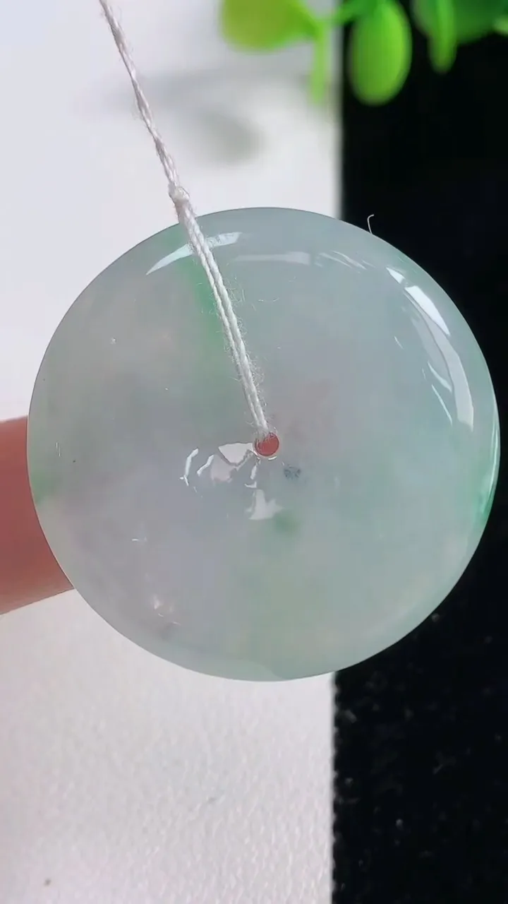 天然A货翡翠平安扣吊坠，尺寸33-5.6，重量:13.66g
10月29日