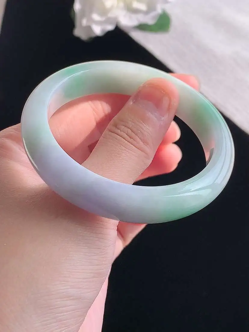 a货翡翠老坑冰种春带彩紫罗兰飘绿正装正圈手镯53-57圈口  尺寸53.7×12×8.8mm 重量49.28g 1028