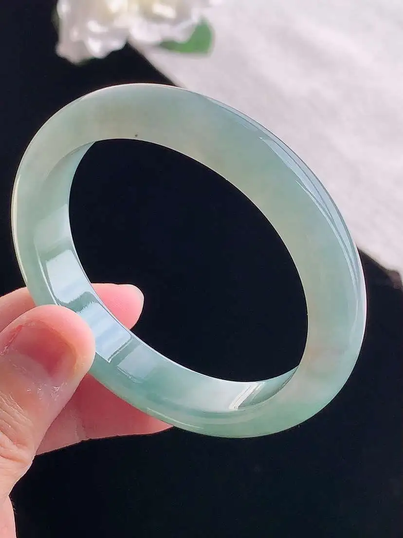 a货翡翠老坑冰种晴底贵妃手镯54-55圈口  尺寸54×48.5×12×7.4mm 重量45.00g 1028