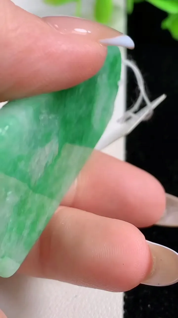 天然A货翡翠山水牌吊坠，尺寸53.8-33.2-7.2，重量:28.85g
10月29日