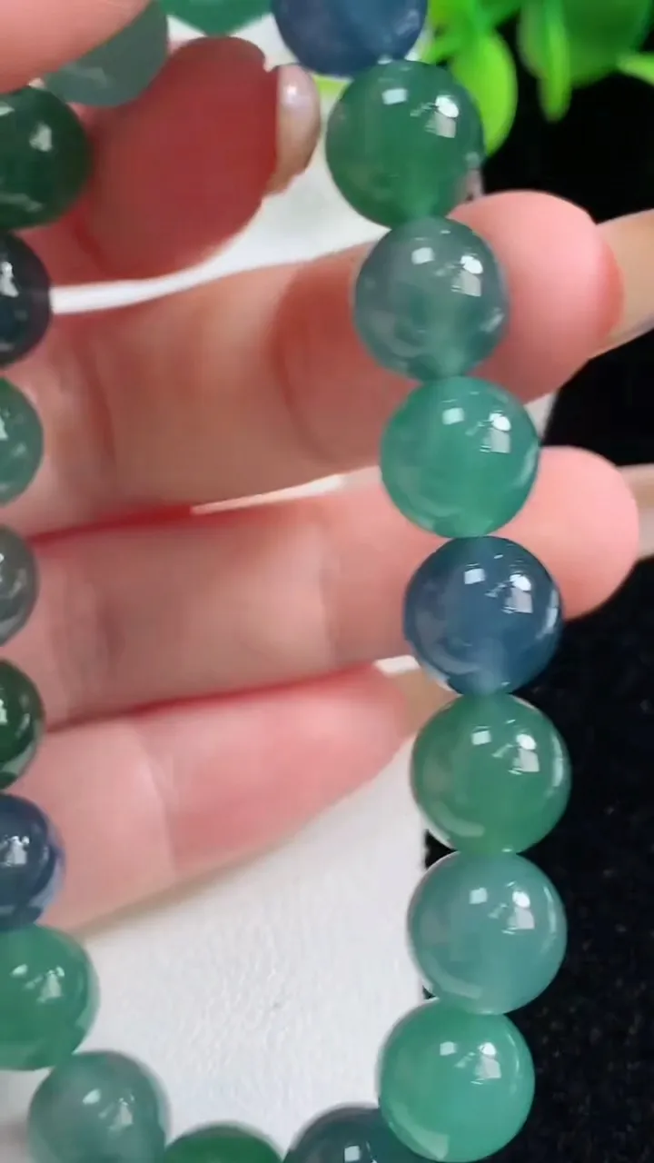 天然A货翡翠圆珠手串，尺寸9.6-20颗，重量:32.65g10月29日
工厂直销收藏佳品,种好水足，色泽均匀，有种有色，上手高大气！