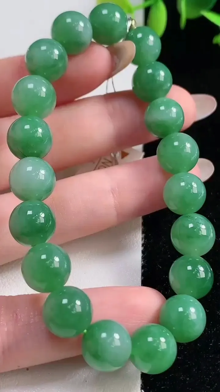 天然A货翡翠圆珠手串，尺寸10-19颗，重量:31.96g10月29日
工厂直销收藏佳品,种好水足，