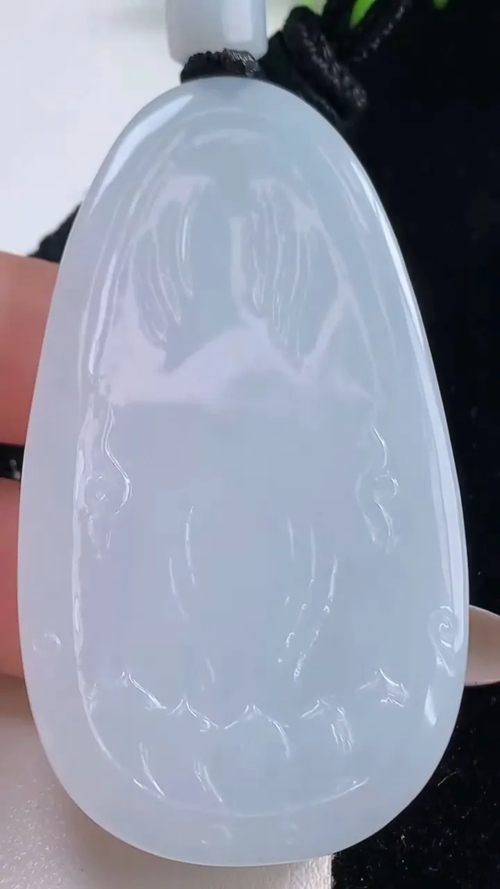 天然A货翡翠大势至菩萨吊坠，尺寸63.5-35.6-10.8，重量:57.41g
10月29日