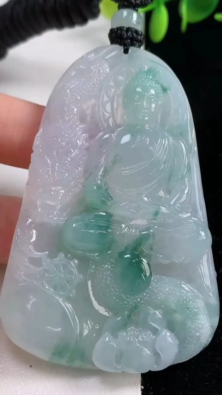 天然A货翡翠种飘花祥龙大日如来吊坠，尺寸74-48-8.2，重量:58.00g
10月29日