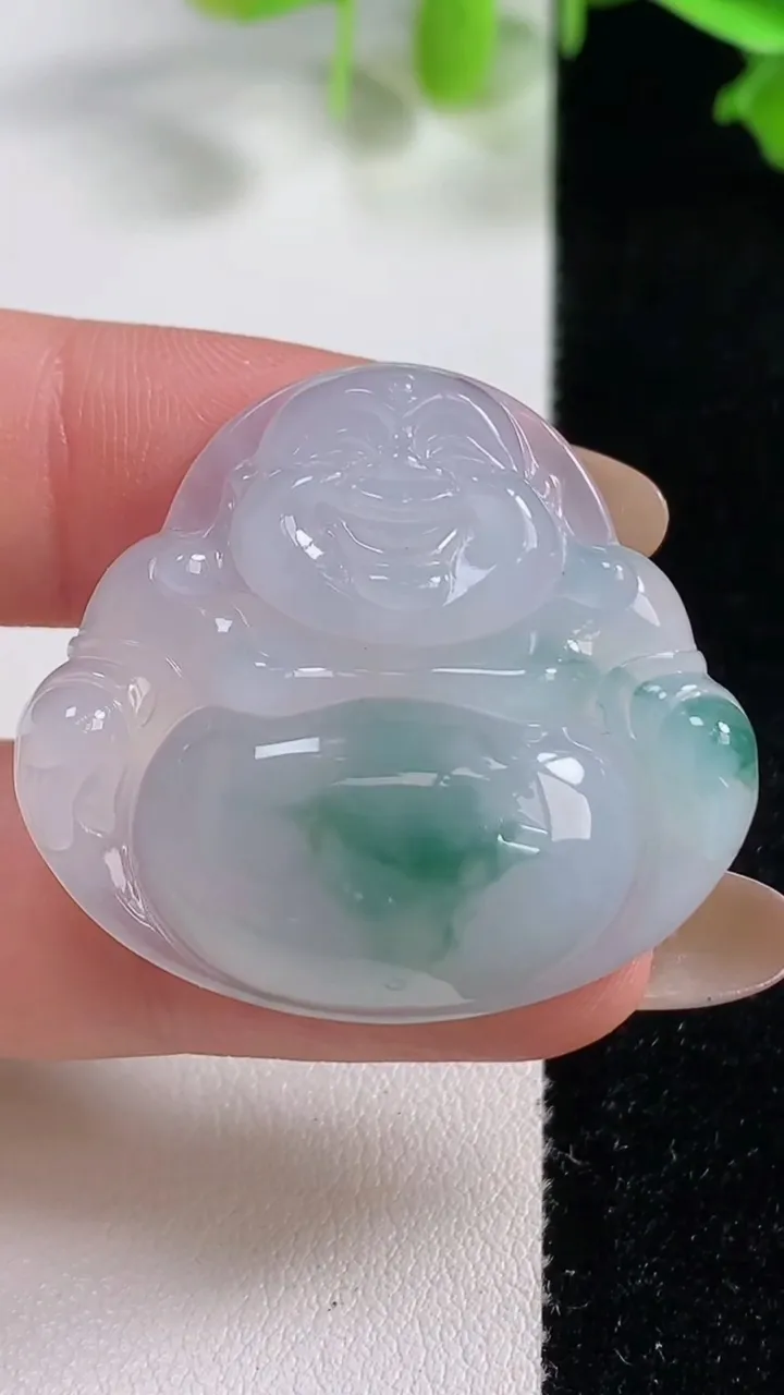 天然A货翡翠冰种飘花佛公镶嵌件，尺寸31.5-35.2-5.9，重量:10.92g
10月29日