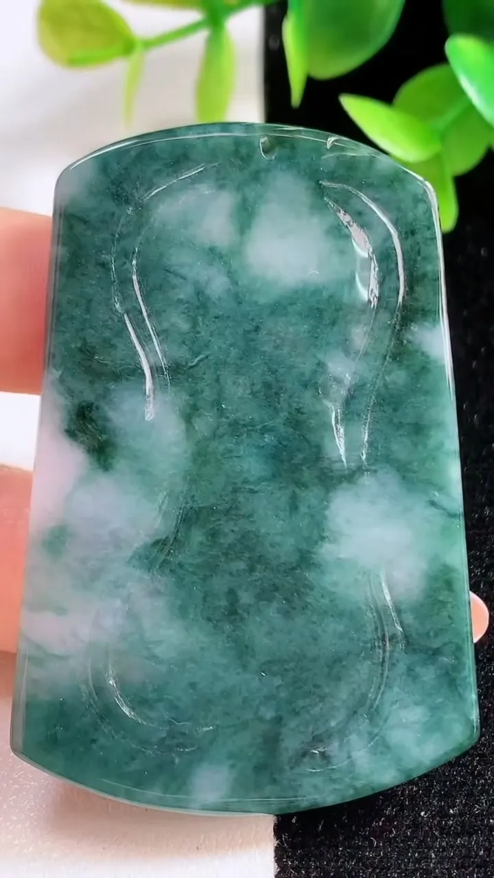 天然A货翡翠飘花祥龙财神爷吊坠，尺寸58-38.6-5.2，重量:25.40g
10月29日