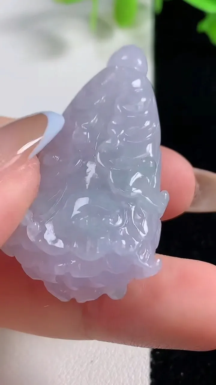 天然A货翡翠白菜吊坠，尺寸43.3-22.3-13，重量:19.26g
10月29日