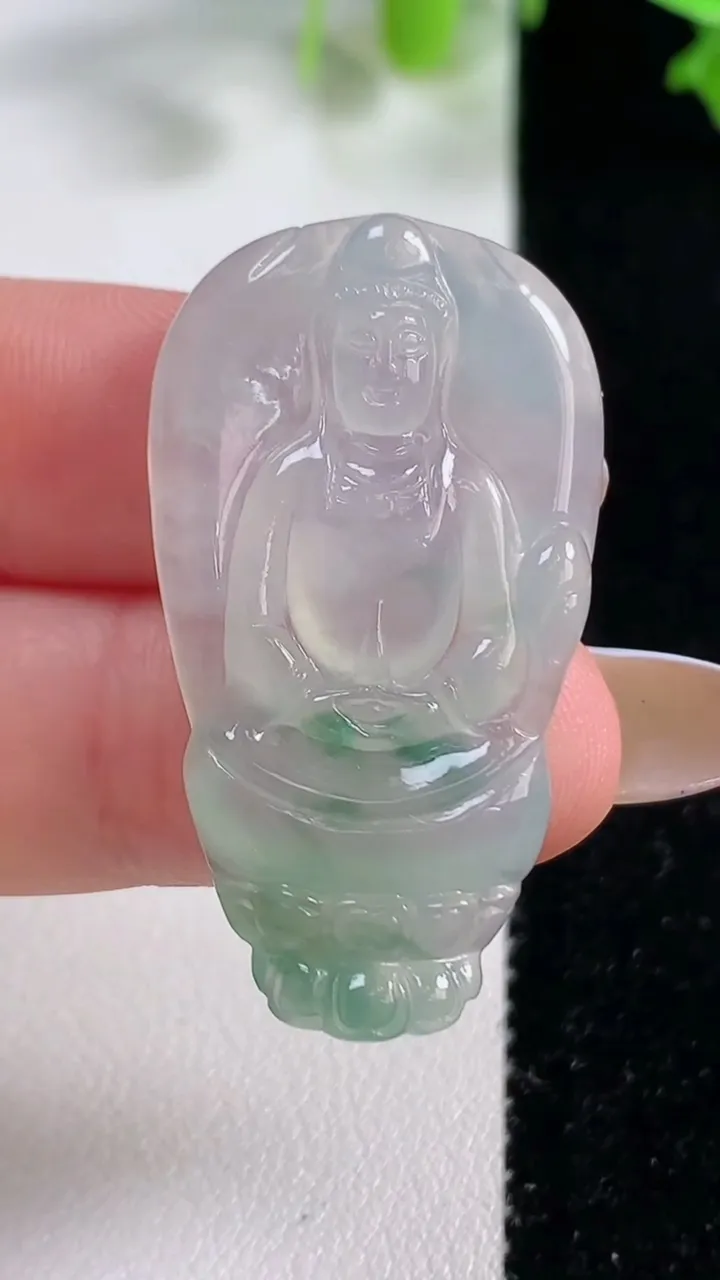 天然A货翡翠冰种飘花大势至菩萨吊坠，尺寸38-21-4.7，重量:7.34g
10月29日