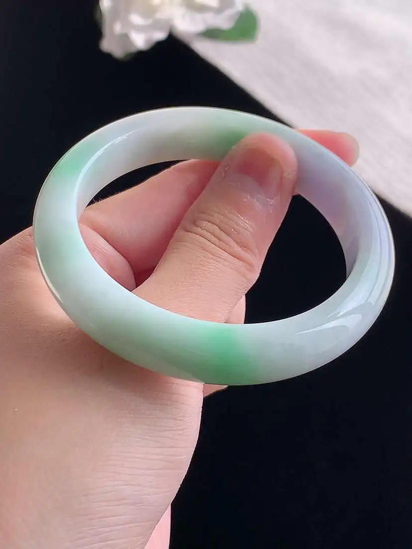 a货翡翠老坑冰种春带彩紫罗兰飘绿正装正圈手镯53-57圈口  尺寸53.7×12×8.8mm 重量4