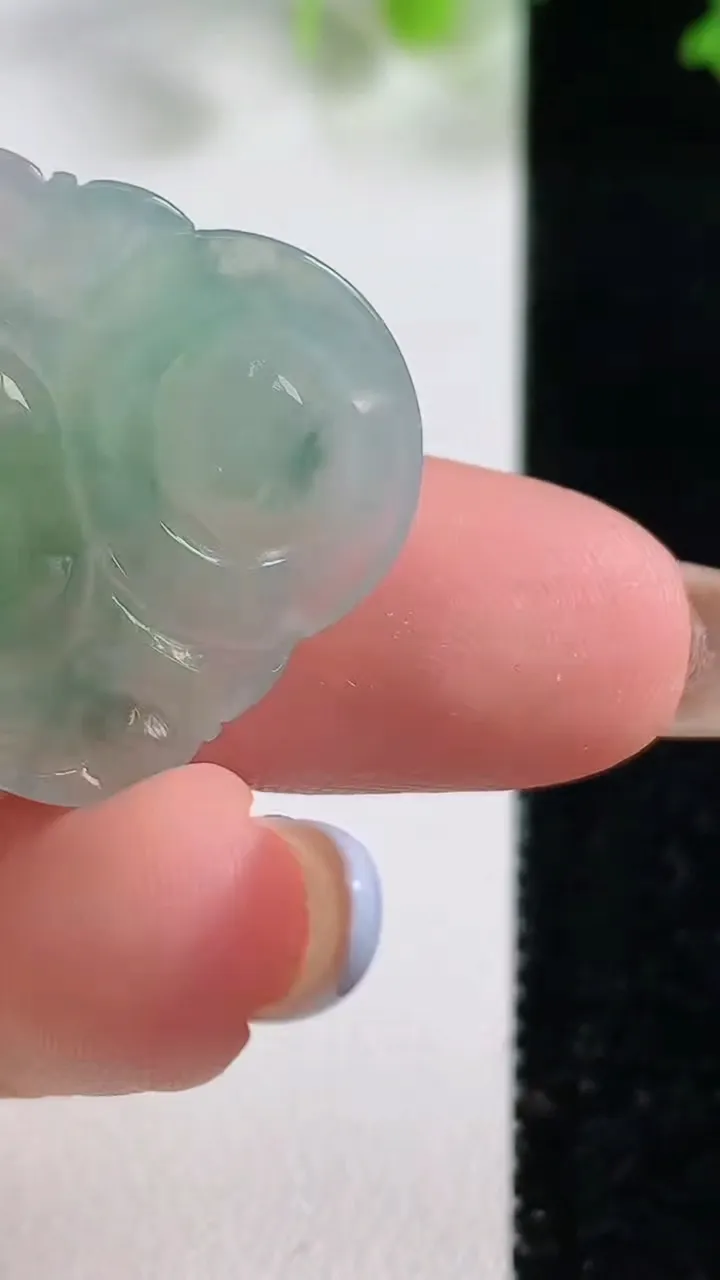 天然A货翡翠佛公吊坠，尺寸24-26.8-6.9，重量:6.42g
10月29日