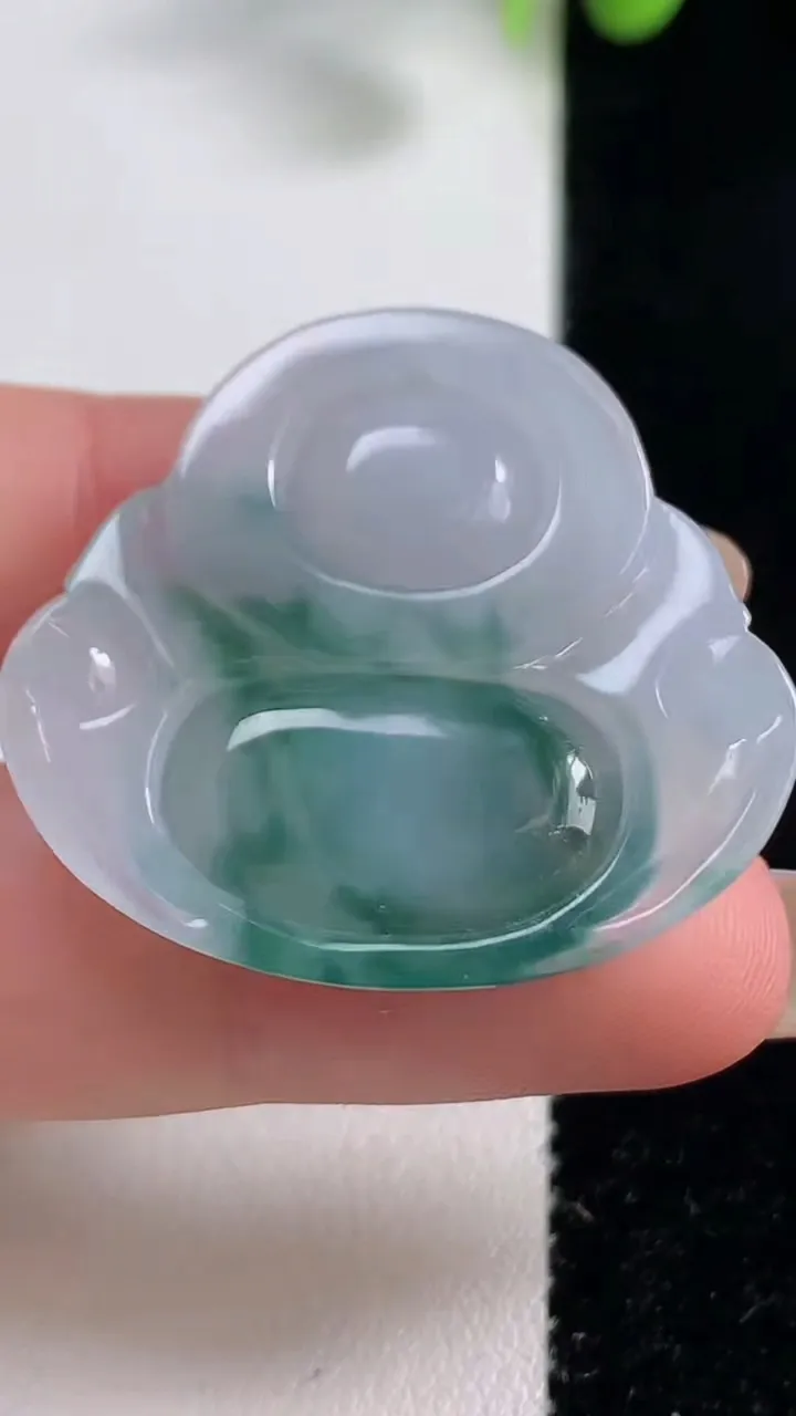 天然A货翡翠冰种飘花佛公吊坠，尺寸30.5-33.2-6.5，重量:9.59g
10月29日