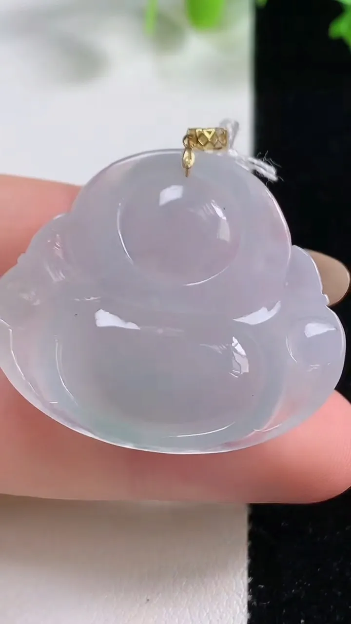 天然A货翡翠种白冰佛公吊坠，尺寸30.2-34.8-6.9，重量:10.81g
10月29日