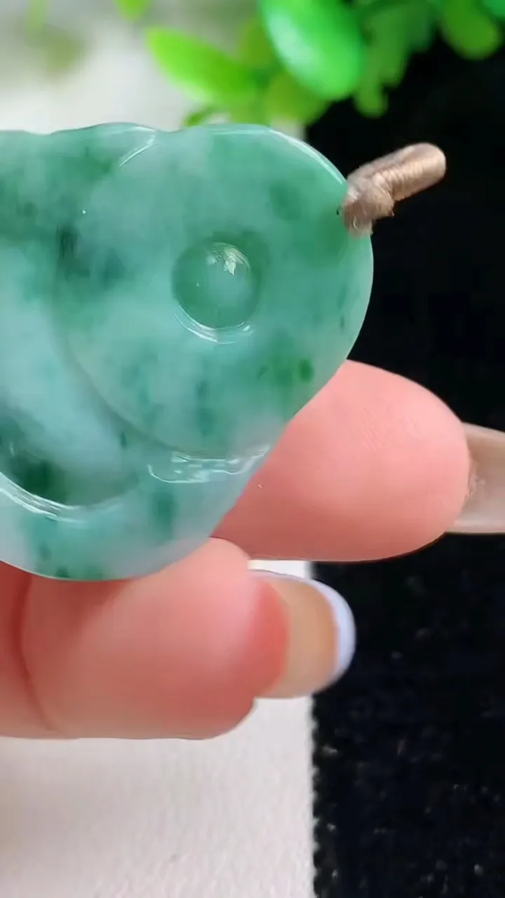 天然A货翡翠佛公吊坠，尺寸32.8-29-6.2，重量:9.44g
10月29日