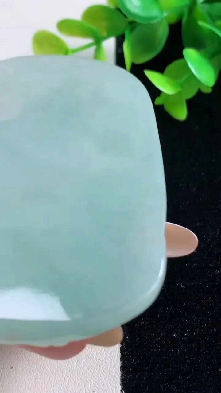 天然A货翡翠大势至菩萨吊坠，尺寸75-55.2-6.8，重量:61.93g
10月29日