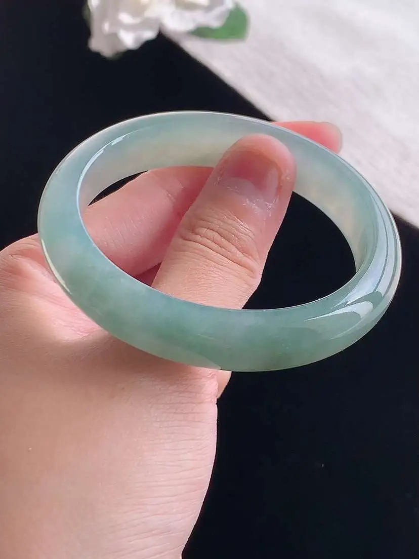 a货翡翠老坑冰种晴底贵妃手镯54-55圈口  尺寸54×48.5×12×7.4mm 重量45.00g