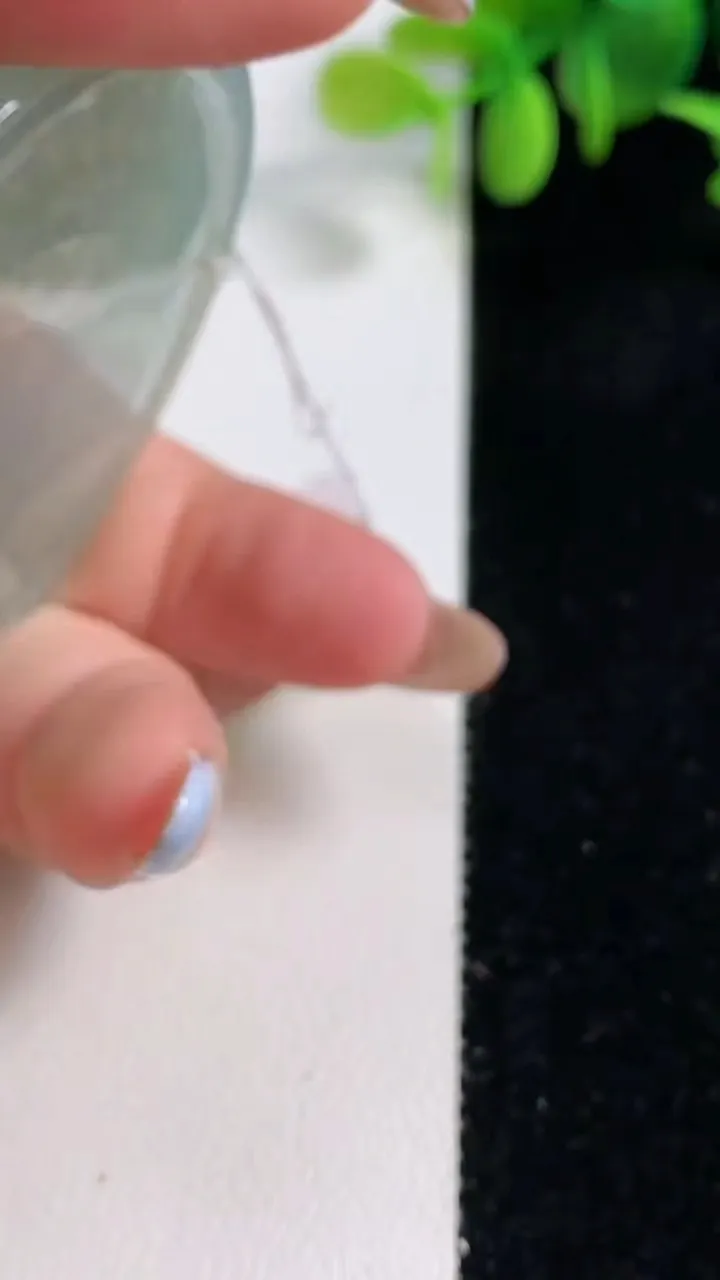 天然A货翡翠大势至菩萨吊坠，尺寸55.7-4.8，重量:33.19g
10月29日