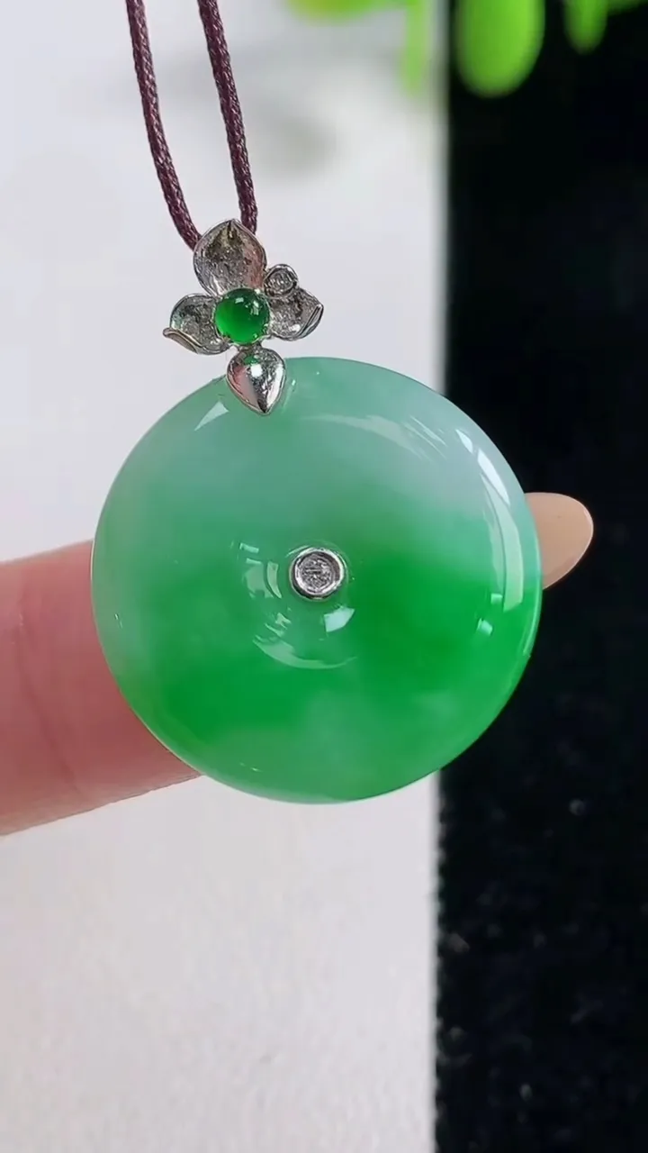 天然A货翡翠平安扣吊坠，尺寸20.9-4，重量:4.31g
10月29日