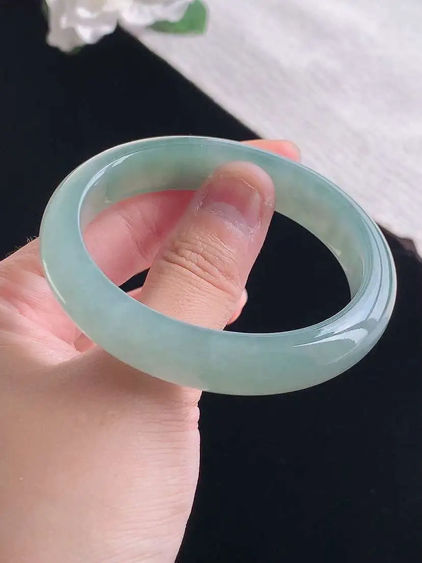 a货翡翠老坑冰种晴底贵妃手镯54-55圈口  尺寸54×48.5×12×7.4mm 重量45.00g 1028