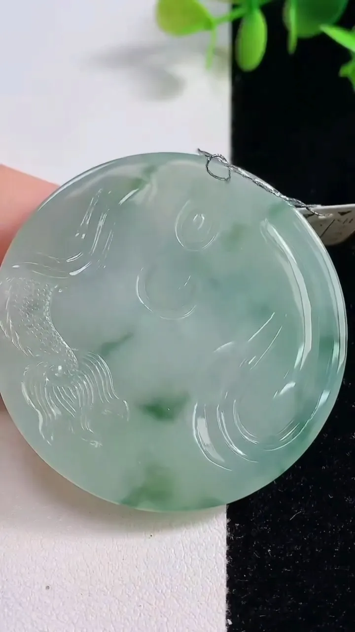 天然A货翡翠祥龙大势至菩萨吊坠，尺寸52.2-5.7，重量:32.06g
10月29日