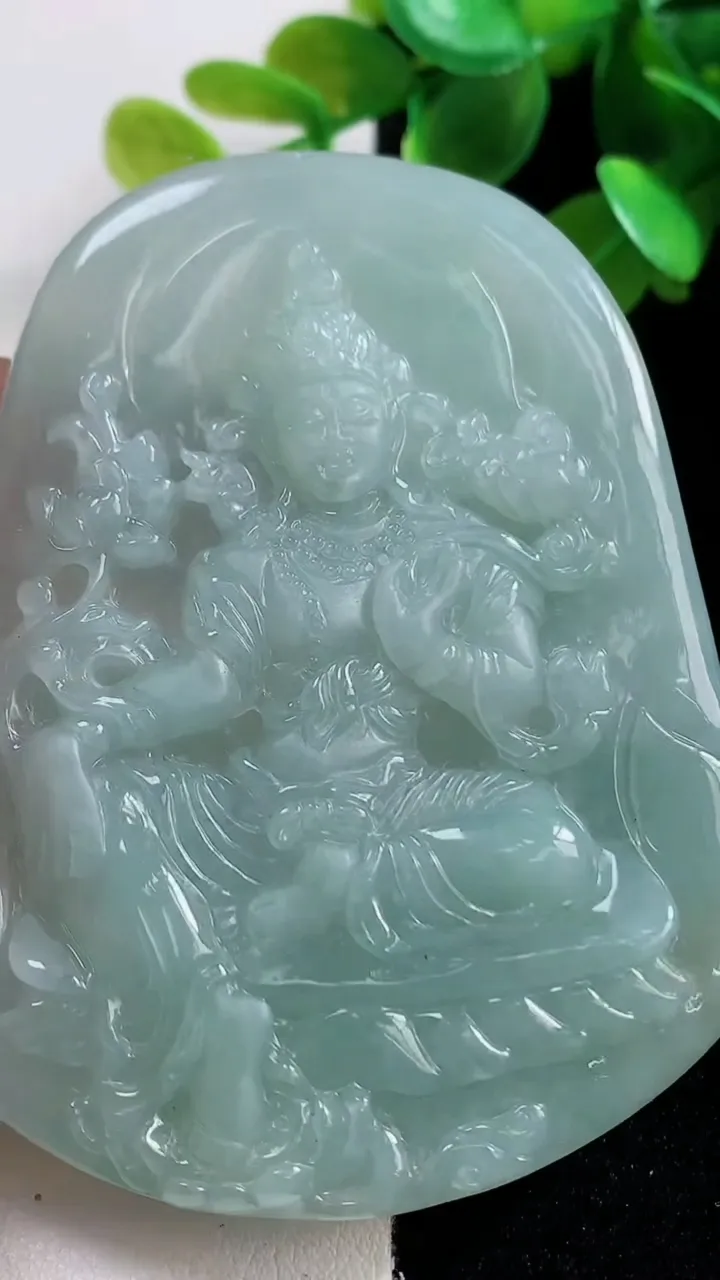 天然A货翡翠大势至菩萨吊坠，尺寸75-55.2-6.8，重量:61.93g
10月29日