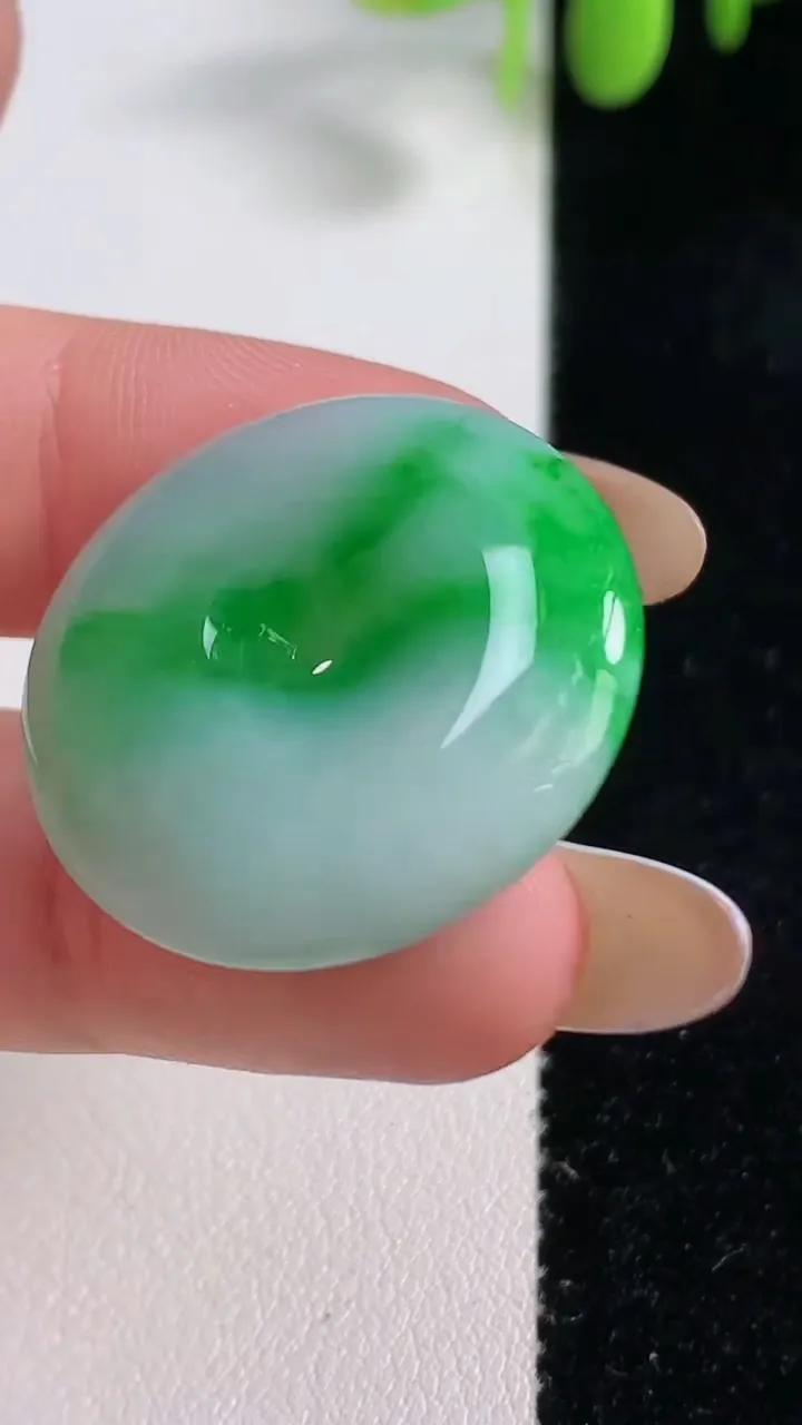 天然A货翡翠平安扣吊坠，尺寸27-6.1，重量:9.39g
10月29日