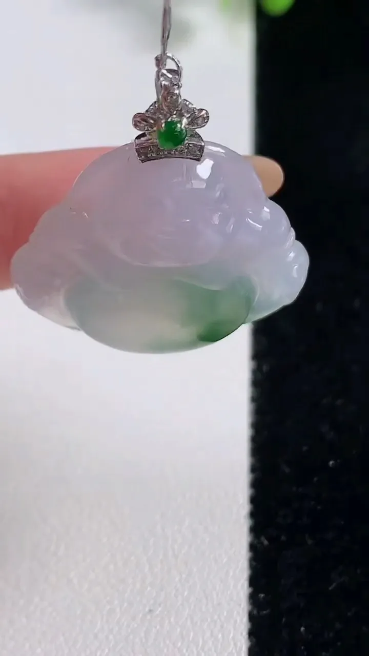 天然A货翡翠种飘花佛公吊坠，尺寸28.6-29.4-6.5，重量:8.34g
10月29日