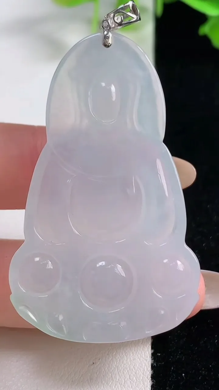 天然A货翡翠种白冰观音菩萨吊坠，尺寸52.8-32.3-6.3，重量:19.21g
10月29日