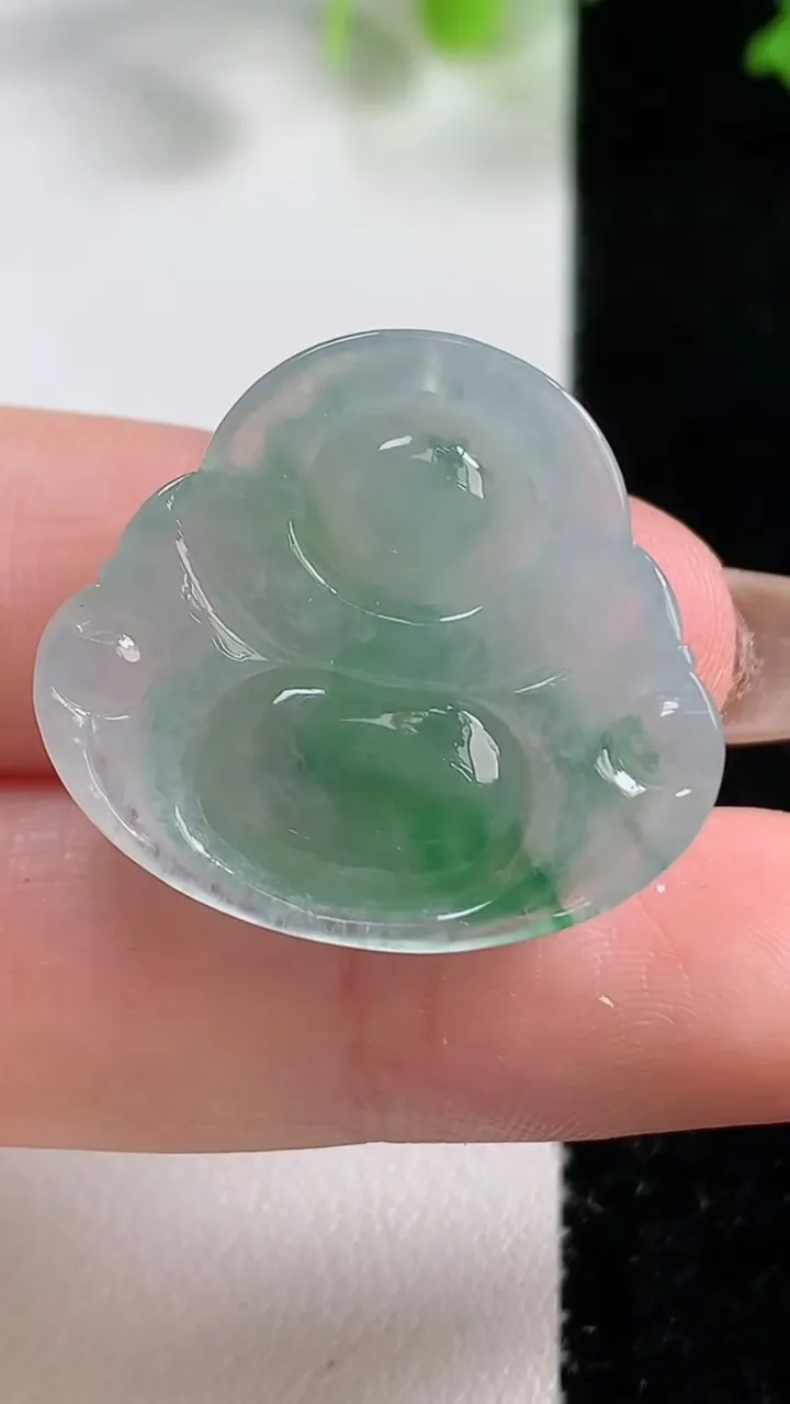 天然A货翡翠佛公吊坠，尺寸24-26.8-6.9，重量:6.42g
10月29日