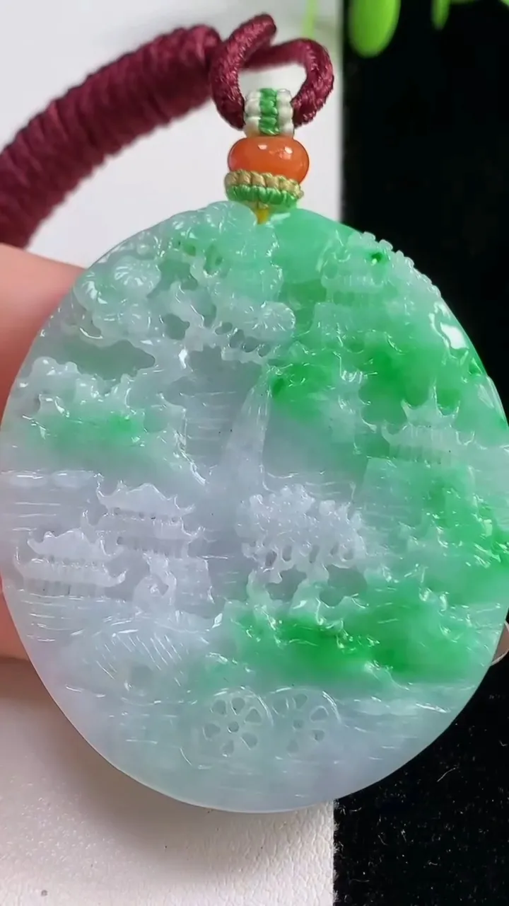 天然A货翡翠山水牌吊坠，尺寸51-44.4-6.5，重量:33.34g
10月29日