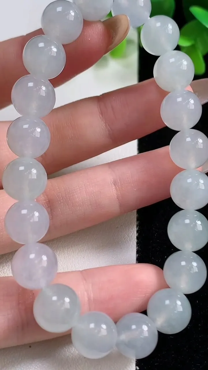 天然A货翡翠种白冰圆珠手串，尺寸10-20颗，重量:33.96g10月29日
工厂直销收藏佳品,种好水足，色泽均匀，有种有色，上手高大气！