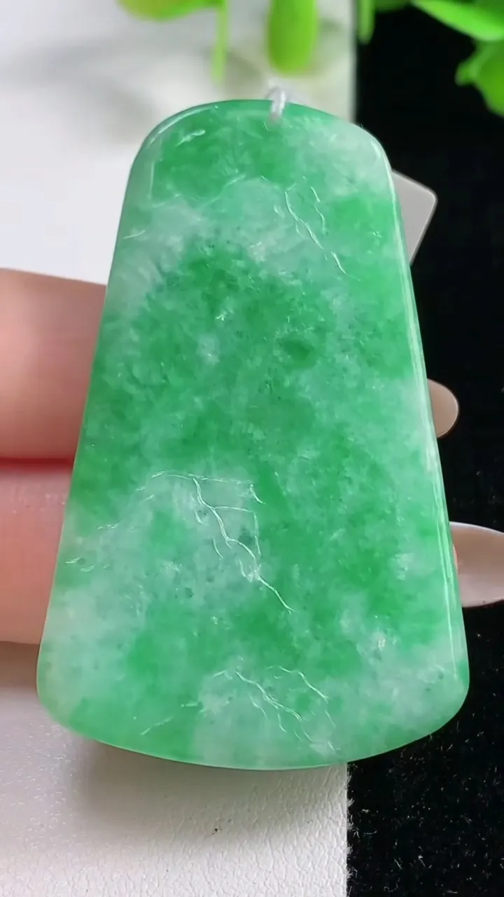 天然A货翡翠山水牌吊坠，尺寸53.8-33.2-7.2，重量:28.85g
10月29日