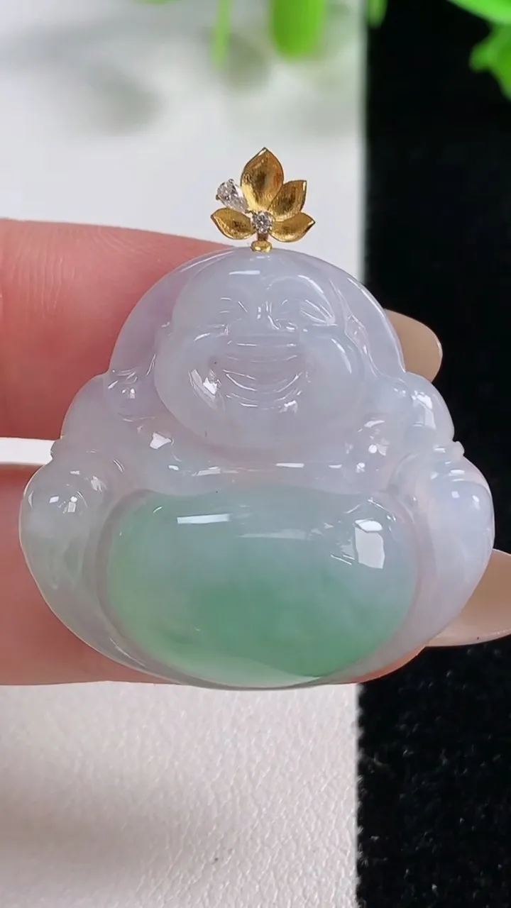 天然A货翡翠佛公吊坠，尺寸29.4-31.5-6.4，重8.35g
10月29日