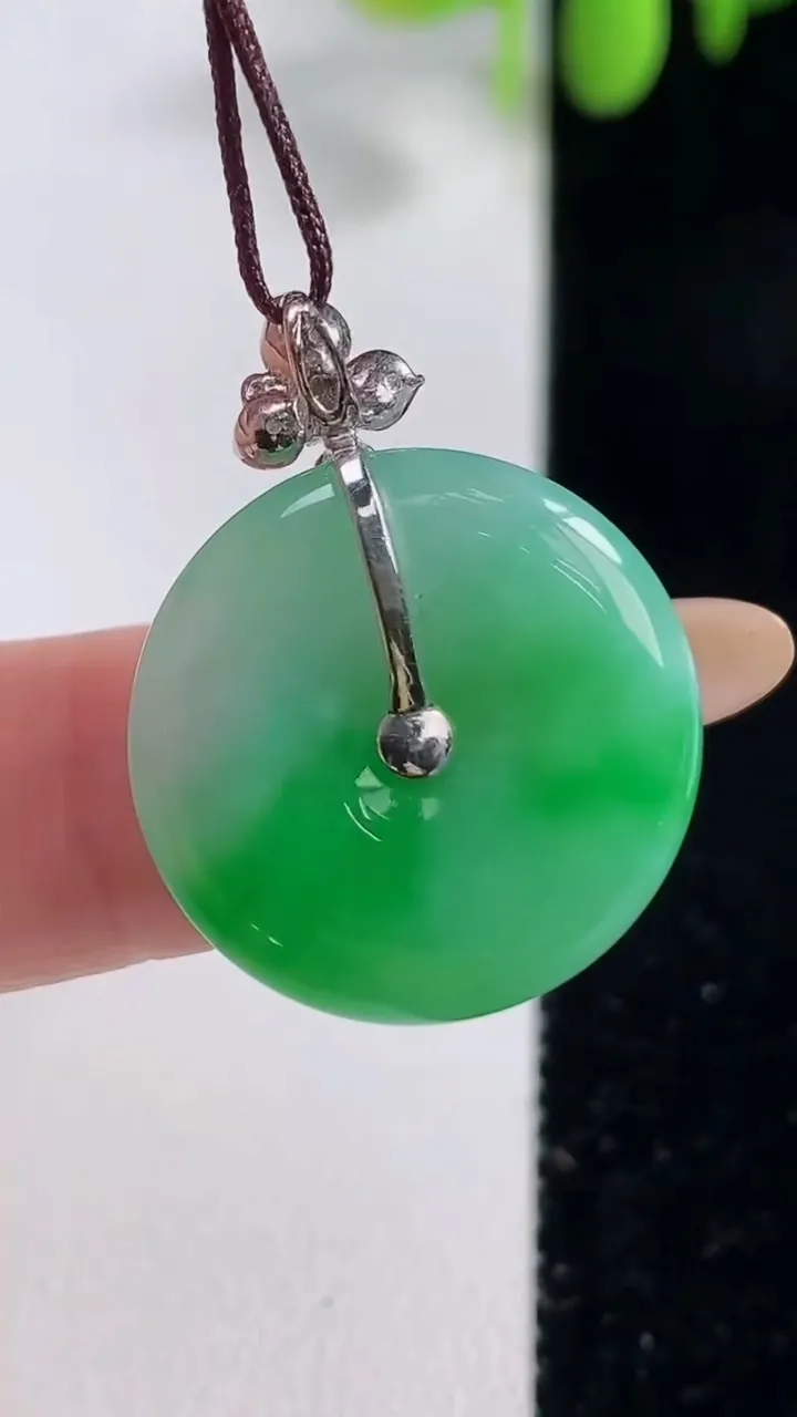 天然A货翡翠平安扣吊坠，尺寸20.9-4，重量:4.31g
10月29日