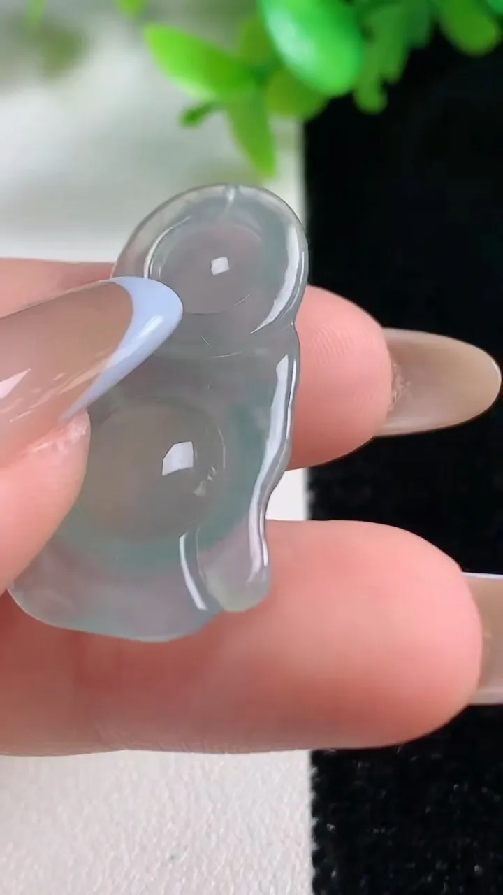 天然A货翡翠站佛 佛公吊坠，尺寸32-17-5.3，重量:4.51g
10月29日