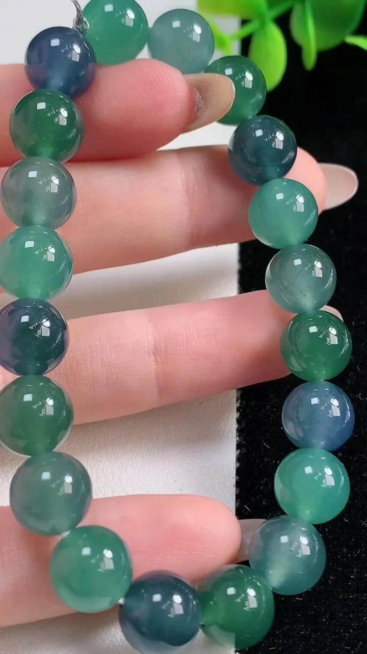 天然A货翡翠圆珠手串，尺寸9.6-20颗，重量:32.65g10月29日
工厂直销收藏佳品,种好水足