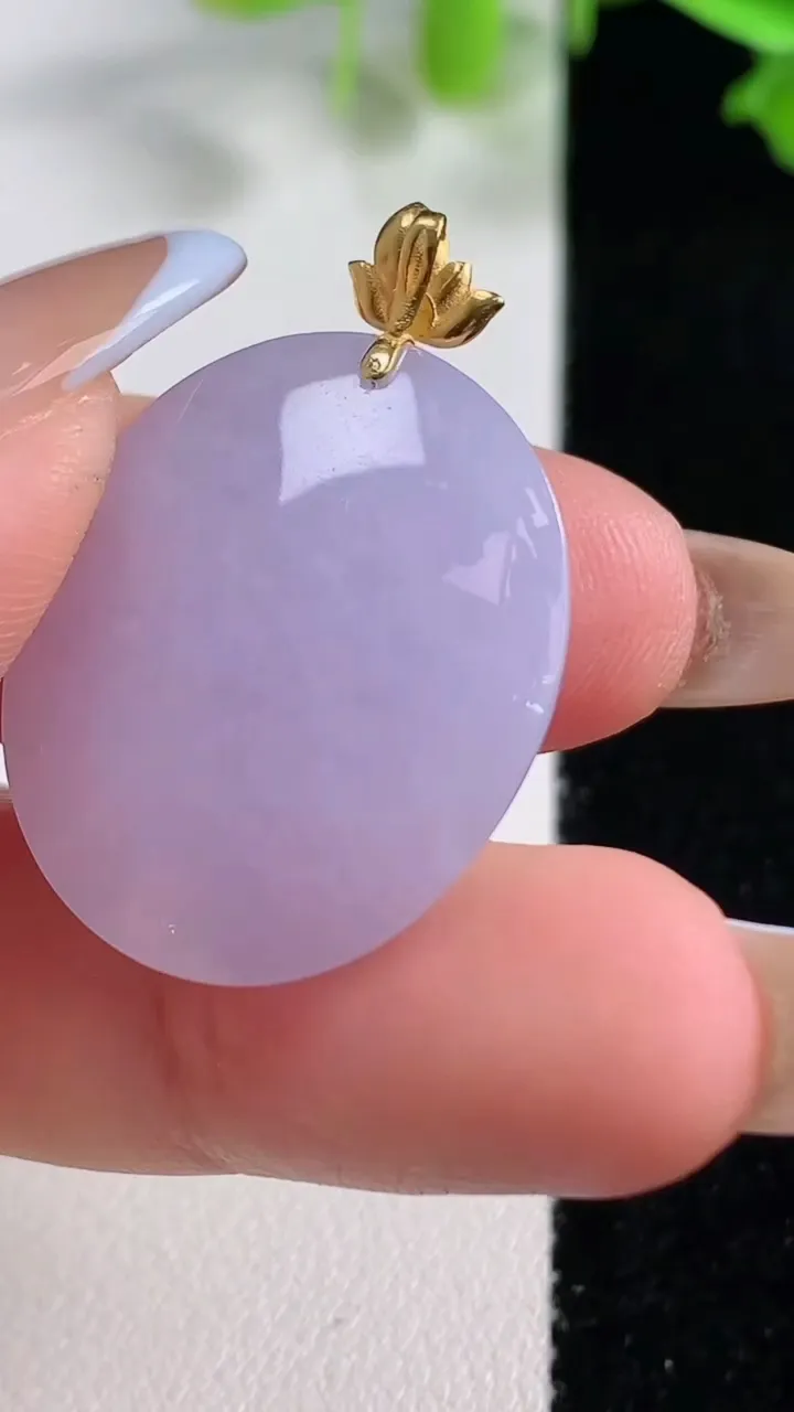 天然A货翡翠18K金紫罗兰蛋面吊坠，尺寸26.4-21.5-10.5，重量:10.16g
10月29日