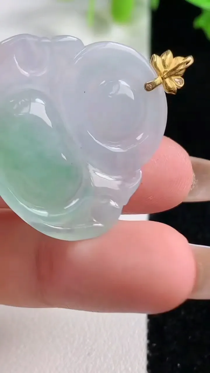 天然A货翡翠佛公吊坠，尺寸29.4-31.5-6.4，重8.35g
10月29日