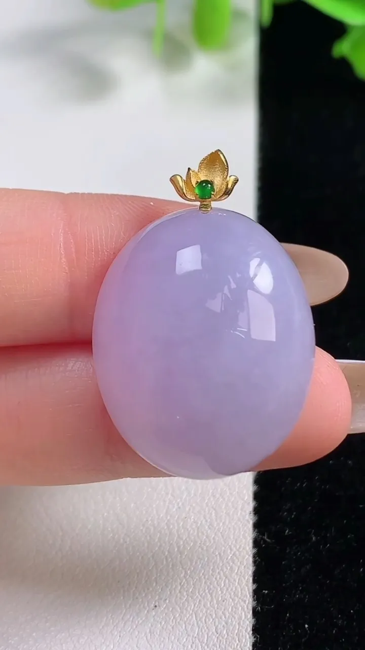 天然A货翡翠18K金紫罗兰蛋面吊坠，尺寸26.4-21.5-10.5，重量:10.16g
10月29