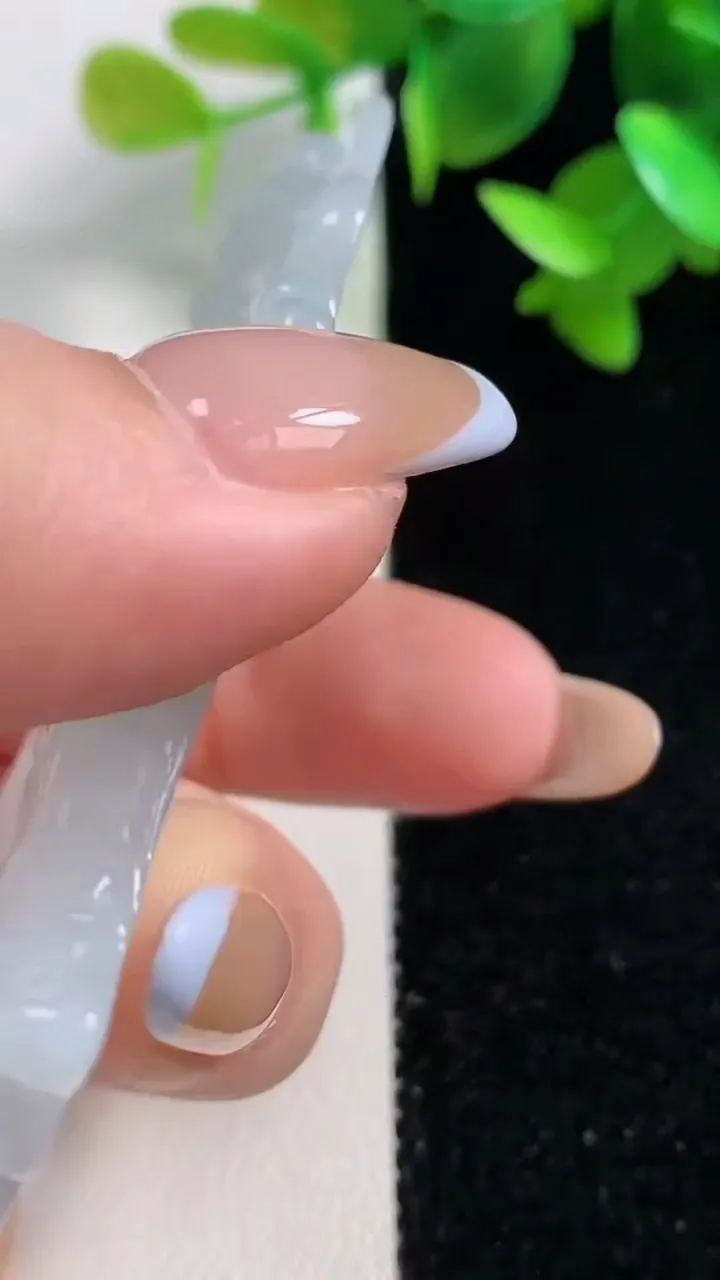 天然A货翡翠文殊菩萨吊坠，尺寸73.2-35.4-6.3，重量:30.92g
10月29日