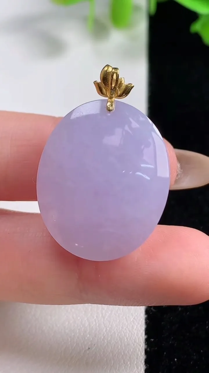 天然A货翡翠18K金紫罗兰蛋面吊坠，尺寸26.4-21.5-10.5，重量:10.16g
10月29日