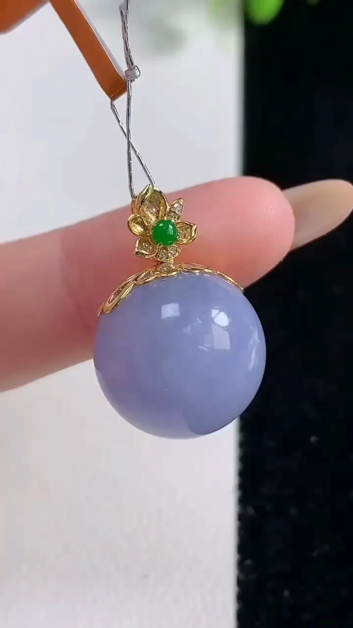 天然A货翡翠18K金紫罗兰圆珠吊坠，尺寸15.3，重量:7.79g10月29日
工厂直销收藏佳品,种