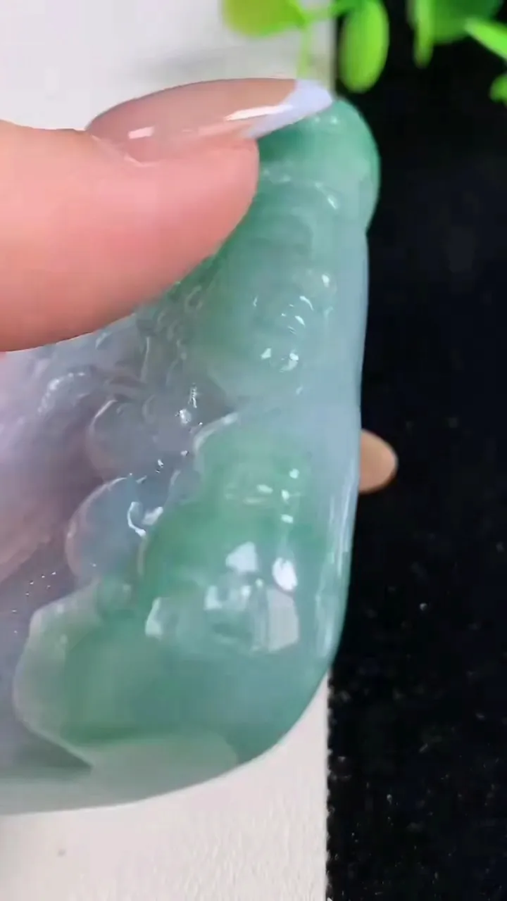 天然A货翡翠种春带彩紫罗兰一念之间吊坠，尺寸76.8-48-11.9，重量:92.97g
10月29日